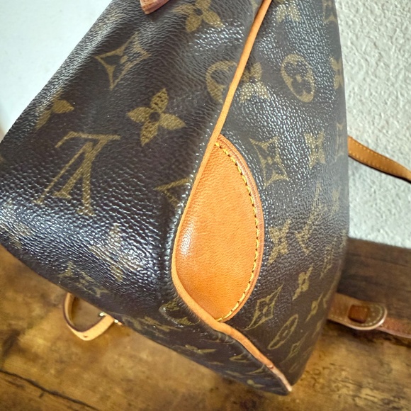 Louis Vuitton Crossbody Trocadero 30 - Picture 7 of 16